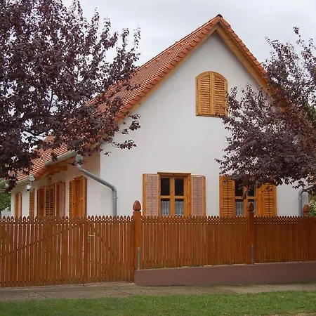 In - Balaton 18075 * Balatonberény