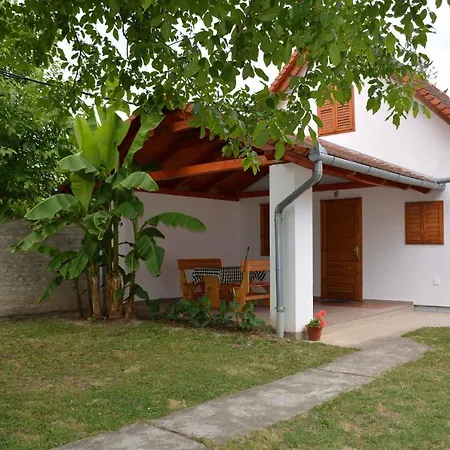 8 * Balatonbereny