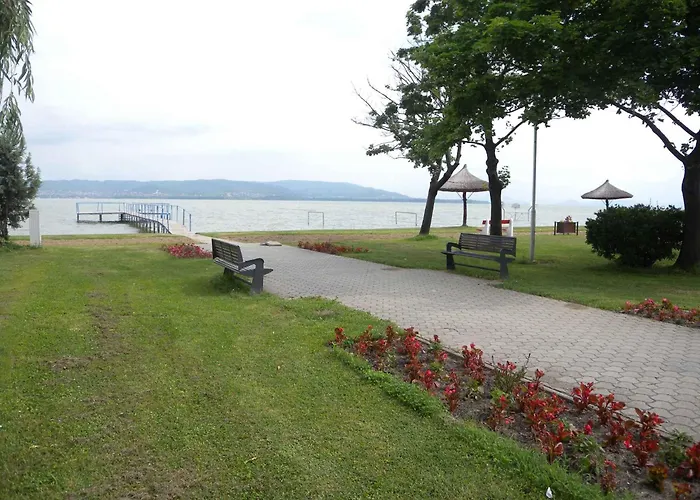 בית נופש In - Balaton 18075 *